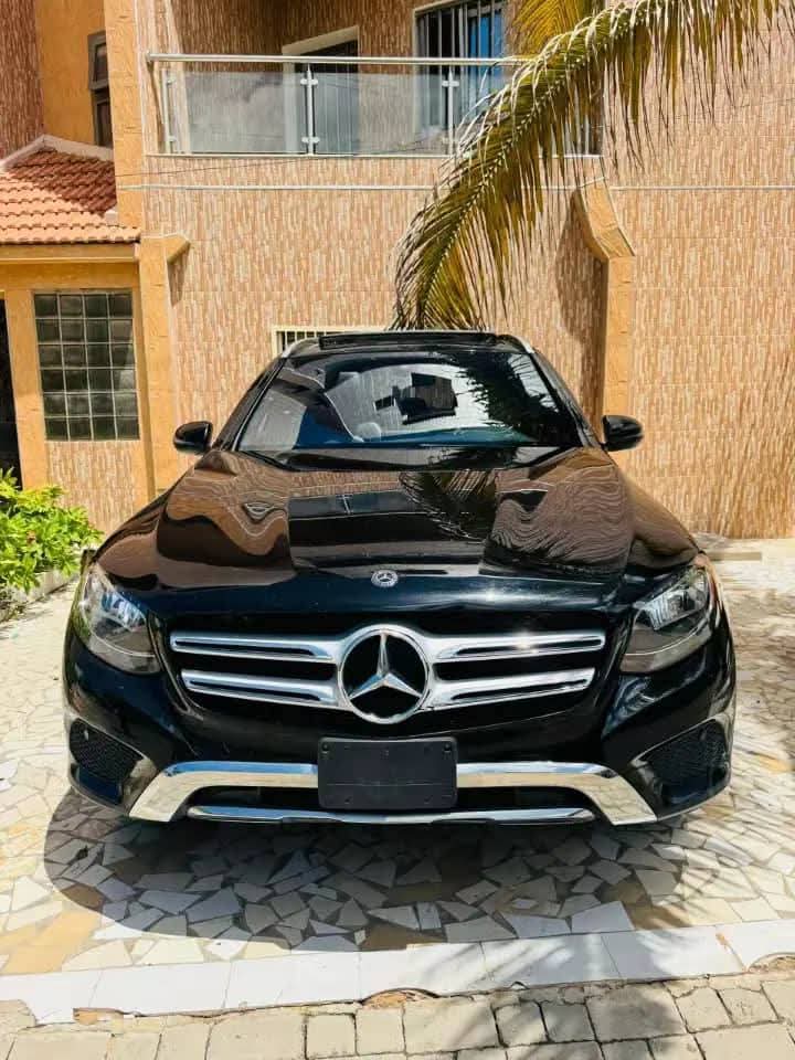 Mercedes GLC 300 2019 à vendre à Dakar – Essence