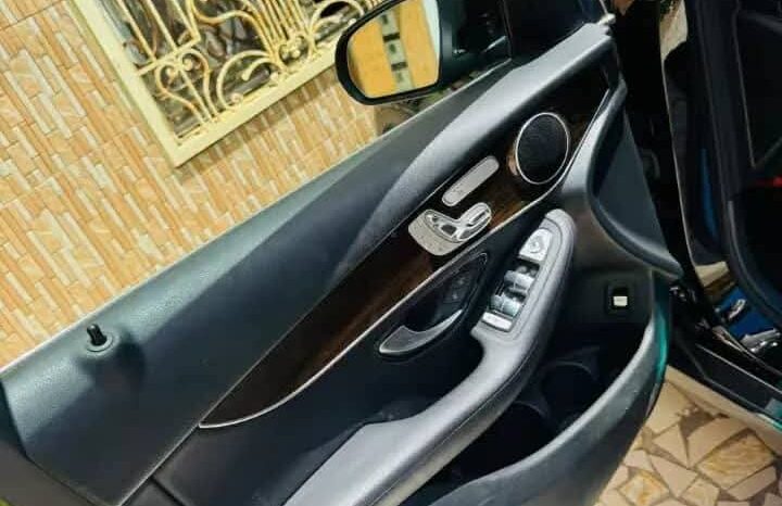 Mercedes GLC 300 2019 à vendre à Dakar – Essence full