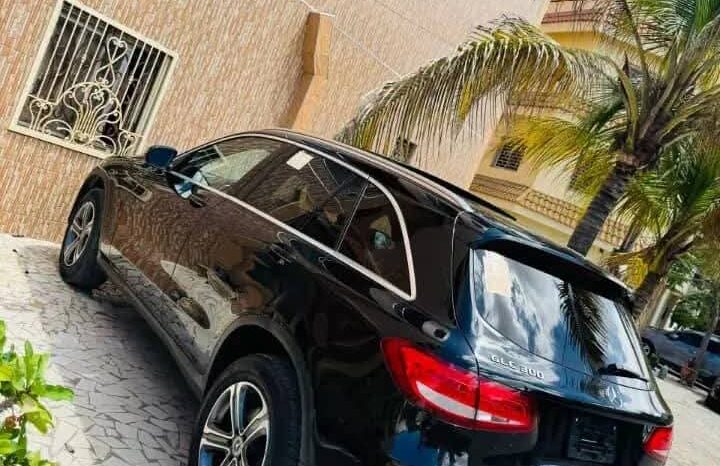 Mercedes GLC 300 2019 à vendre à Dakar – Essence full