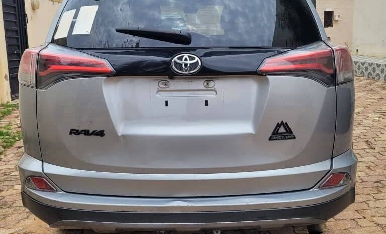 Toyota RAV4 2018 -Essence – Voiture d’occasion Dakar full