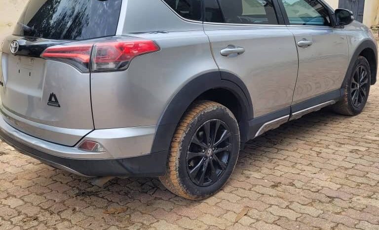Toyota RAV4 2018 -Essence – Voiture d’occasion Dakar full