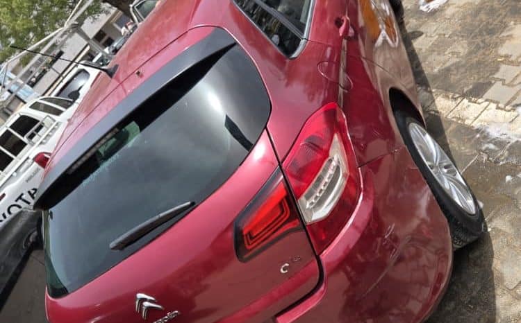 Véhicule occasion Dakar : Citroën C4 2015 diesel automatique full