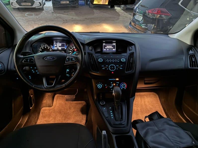 Ford Focus 2017 occasion à Dakar – essence automatique full