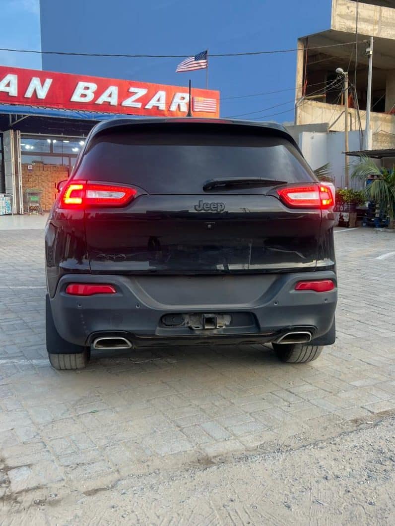 Jeep Cherokee 2016 disponible à Dakar – essence automatique 4×4 full