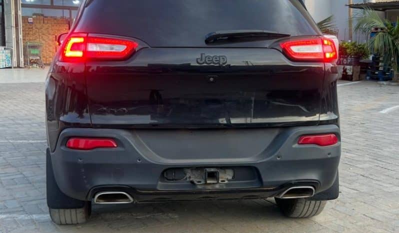 Jeep Cherokee 2016 disponible à Dakar – essence automatique 4×4 full