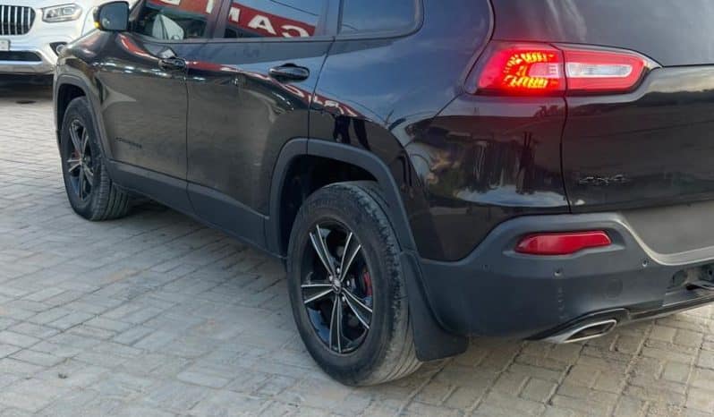 Jeep Cherokee 2016 disponible à Dakar – essence automatique 4×4 full