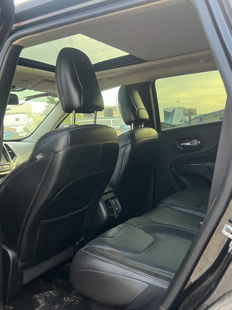 Jeep Cherokee 2016 disponible à Dakar – essence automatique 4×4 full