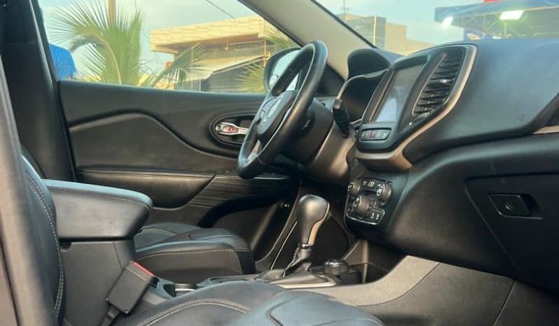 Jeep Cherokee 2016 disponible à Dakar – essence automatique 4×4 full