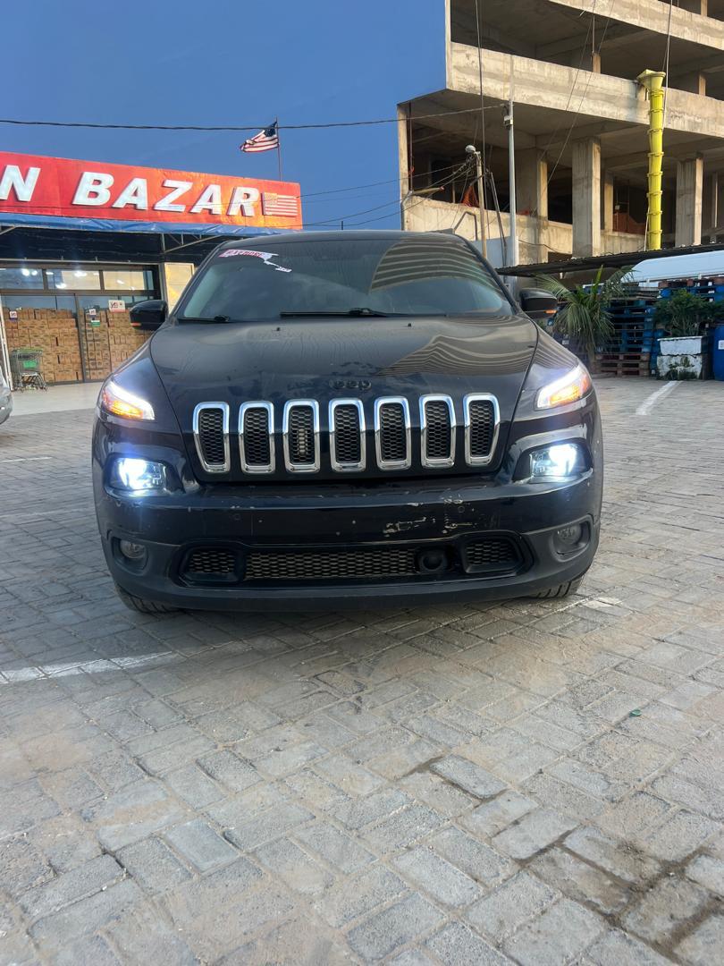 Jeep Cherokee 2016 disponible à Dakar – essence automatique 4×4