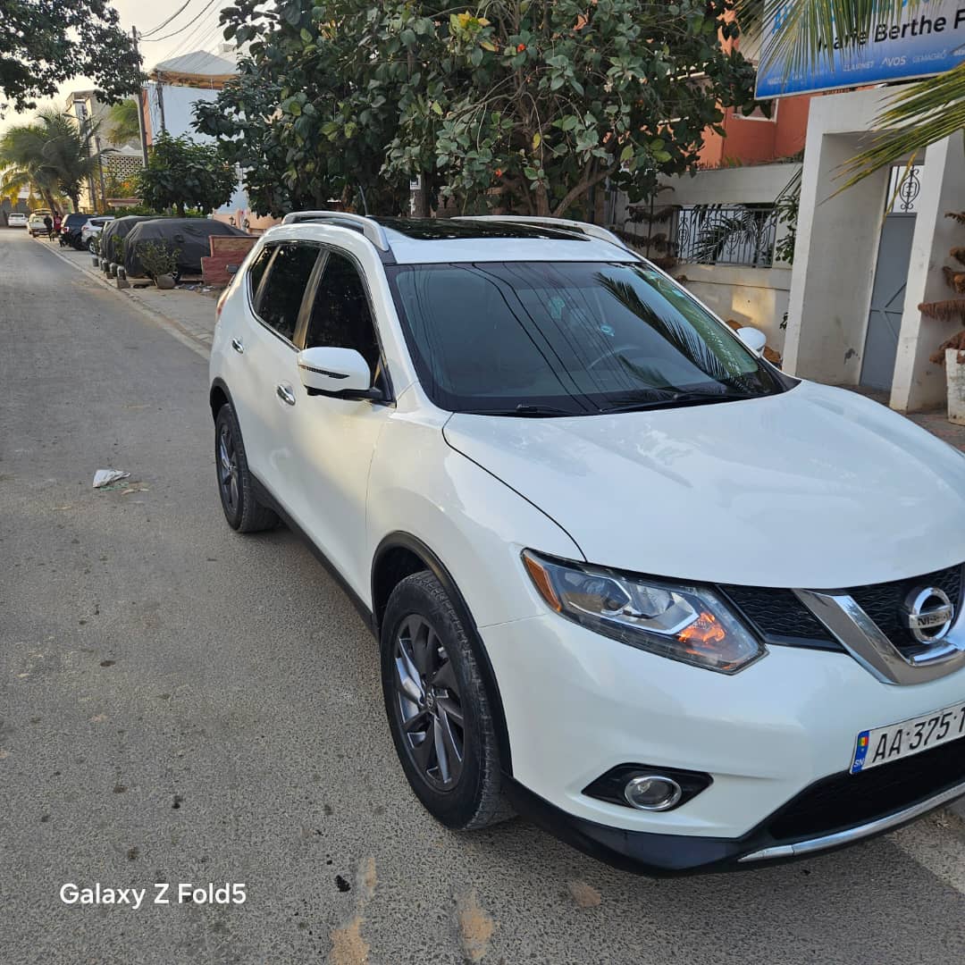 Nissan-Rogue-Location-profil-gauche