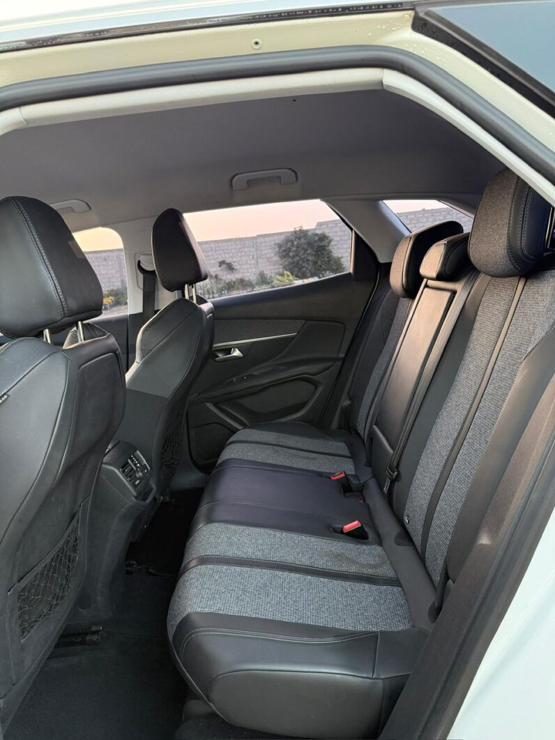 Voiture à vendre à Dakar : Peugeot 3008 2017 Diesel Automatique full