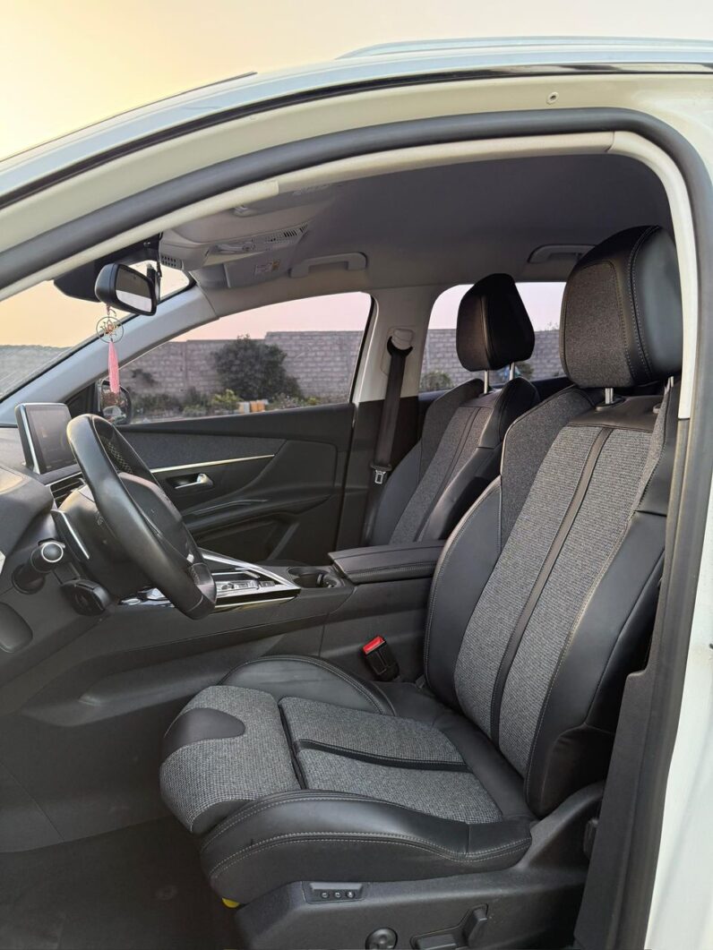 Voiture à vendre à Dakar : Peugeot 3008 2017 Diesel Automatique full