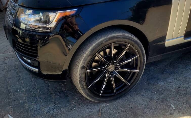 Range Rover Vogue 2017 V6 Diesel – Full options – Voiture d’occasion Dakar full